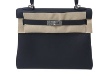Load image into Gallery viewer, 新品未使用 HERMES エルメス ケリー25 W刻印 2025年購入品 内縫い 黒 トゴ シルバー金具 中古 4c073870