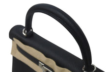 Load image into Gallery viewer, 新品未使用 HERMES エルメス ケリー25 W刻印 2025年購入品 内縫い 黒 トゴ シルバー金具 中古 4c073870