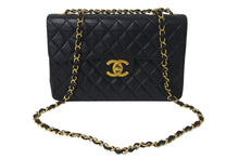 Load image into Gallery viewer, CHANEL シャネル デカマトラッセ チェーンショルダーバッグ シングルフラップ 3番台 ブラック ゴールド金具 美品 中古 4c073948