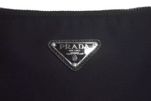 Load image into Gallery viewer, 極美品 PRADA プラダ ショルダーバッグ サフィアーノ イタリア製 ナイロン レザー 2VH113 ブラック シルバー金具 中古 4c073957