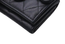 Load image into Gallery viewer, CHANEL シャネル 三つ折り財布 クラシックスモールフラップ ココマーク AP0230 マトラッセ ラムスキン ブラック 美品 中古 4c073972