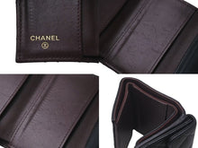 Load image into Gallery viewer, CHANEL シャネル 三つ折り財布 クラシックスモールフラップ ココマーク AP0230 マトラッセ ラムスキン ブラック 美品 中古 4c073972