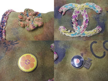 Load image into Gallery viewer, 極美品 CHANEL シャネル エンブロイダリー メッセンジャーバッグ 20番台 グラフィティ カーキ ココマーク A92790 中古 4c073987