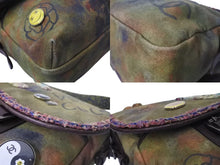 Load image into Gallery viewer, 極美品 CHANEL シャネル エンブロイダリー メッセンジャーバッグ 20番台 グラフィティ カーキ ココマーク A92790 中古 4c073987