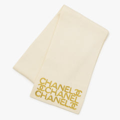 新品同様 CHANEL シャネル ロゴ刺繍 ココマーク マフラー スカーフ 飛びロゴ マトラッセ柄 ウール カシミヤ アイボリー ゴールド 中古 4c074017