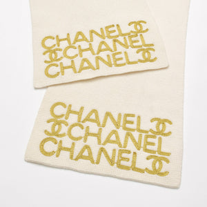 新品同様 CHANEL シャネル ロゴ刺繍 ココマーク マフラー スカーフ 飛びロゴ マトラッセ柄 ウール カシミヤ アイボリー ゴールド 中古 4c074017