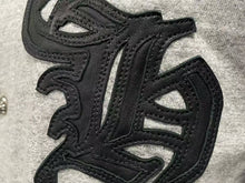 画像をギャラリービューアに読み込む, CHROME HEARTS クロムハーツ ベースボールシャツ サイズS クロスボールボタン レザーロゴパッチ グレー シルバー925 美品 中古 4c074111