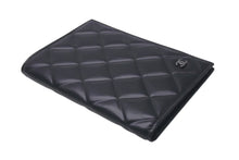 Load image into Gallery viewer, 極美品 CHANEL シャネル パスケース キルティング ココマーク 30番台 イタリア製 レザー ブラック シルバー金具 中古 4c074117