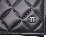 Load image into Gallery viewer, 極美品 CHANEL シャネル パスケース キルティング ココマーク 30番台 イタリア製 レザー ブラック シルバー金具 中古 4c074117