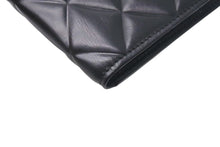 Load image into Gallery viewer, 極美品 CHANEL シャネル パスケース キルティング ココマーク 30番台 イタリア製 レザー ブラック シルバー金具 中古 4c074117