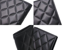 Load image into Gallery viewer, 極美品 CHANEL シャネル パスケース キルティング ココマーク 30番台 イタリア製 レザー ブラック シルバー金具 中古 4c074117