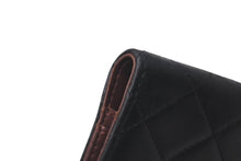 Load image into Gallery viewer, CHANEL シャネル ココマーク 手帳ケース キルティング 13番台 イタリア製 ラムスキン ブラック シルバー金具 美品 中古 4c074118