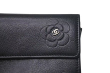 Load image into Gallery viewer, CHANEL シャネル カードケース ココマーク カメリア 15番台 イタリア製 レザー ブラック シルバー金具 美品 中古 4c074124