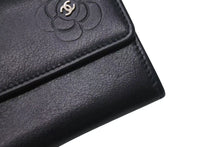 Load image into Gallery viewer, CHANEL シャネル カードケース ココマーク カメリア 15番台 イタリア製 レザー ブラック シルバー金具 美品 中古 4c074124