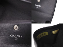 Load image into Gallery viewer, CHANEL シャネル カードケース ココマーク カメリア 15番台 イタリア製 レザー ブラック シルバー金具 美品 中古 4c074124