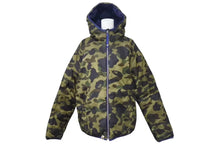 画像をギャラリービューアに読み込む, A BATHING APE アベイシングエイプ リバーシブルダウンジャケット サイズL キルティング カモフラ柄 カーキ ネイビー 良品 中古 4c074140
