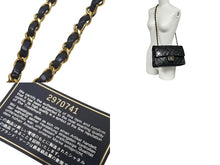 Load image into Gallery viewer, CHANEL シャネル マトラッセ25 Wフラップ Wチェーンショルダーバッグ 2番台 ラムスキン ココマーク ブラック ゴールド金具 美品 中古 4c074152