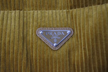 Load image into Gallery viewer, 極美品 PRADA 24AW Cropped Corduroy Down Jacket Barley クロップド コーデュロイ ダウン ジャケット バーリー Mサイズ 中古 4c074200