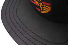 画像をギャラリービューアに読み込む, 新品未使用 Porsche ポルシェ deadstock デッドストック キャップ 帽子 レザー ブラック イエロー レッド ゴールド金具 中古 4c074238