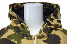 Load image into Gallery viewer, A BATHING APE × CARHARTT アベイシングエイプ カーハート 1st Camo アクティブ ジャケット 2005年 カモ柄 サイズL 美品 中古 4c074241