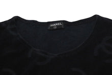 画像をギャラリービューアに読み込む, 極美品 CHANEL シャネル ココマーク ベロア トップス Tシャツ P06933V04730 サイズ40 ヴィンテージ ブラック 総柄 中古 4c074265