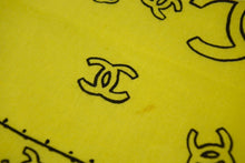 Load image into Gallery viewer, CHANEL シャネル スカーフ バンダナ柄 ココマーク ペイズリー ハンカチ 92年製 イエロー コットン 美品 中古 4c074270