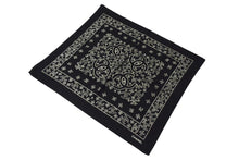Load image into Gallery viewer, CHANEL シャネル スカーフ バンダナ柄 ココマーク ペイズリー ハンカチ ブラック コットン 美品 中古 4c074276