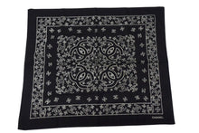 Load image into Gallery viewer, CHANEL シャネル スカーフ バンダナ柄 ココマーク ペイズリー ハンカチ ブラック コットン 美品 中古 4c074276