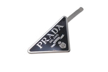 画像をギャラリービューアに読み込む, PRADA プラダトライアングルロゴ メタルヘアクリップ ブラック シルバー金具 中古 1IF051 美品 4c070430
