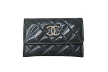 Load image into Gallery viewer, CHANEL シャネル ブリリアント マトラッセ コインケース カードケース ココマーク 14番台 エナメルレザー カーキ 美品 中古 4c074335