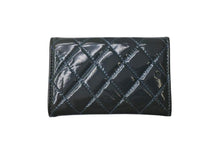 Load image into Gallery viewer, CHANEL シャネル ブリリアント マトラッセ コインケース カードケース ココマーク 14番台 エナメルレザー カーキ 美品 中古 4c074335