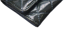 Load image into Gallery viewer, CHANEL シャネル ブリリアント マトラッセ コインケース カードケース ココマーク 14番台 エナメルレザー カーキ 美品 中古 4c074335