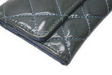 Load image into Gallery viewer, CHANEL シャネル ブリリアント マトラッセ コインケース カードケース ココマーク 14番台 エナメルレザー カーキ 美品 中古 4c074335