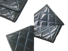 Load image into Gallery viewer, CHANEL シャネル ブリリアント マトラッセ コインケース カードケース ココマーク 14番台 エナメルレザー カーキ 美品 中古 4c074335