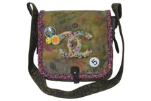 Load image into Gallery viewer, 極美品 CHANEL シャネル エンブロイダリー グラフィティ ショルダーバッグ A92789 ココマーク 20番台 カーキ 中古 4c074344