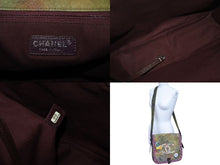 Load image into Gallery viewer, 極美品 CHANEL シャネル エンブロイダリー グラフィティ ショルダーバッグ A92789 ココマーク 20番台 カーキ 中古 4c074344