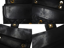 Load image into Gallery viewer, CHANEL シャネル マトラッセ25 Wフラップ Wチェーンショルダーバッグ 4番台 ラムスキン ココマーク ブラック ゴールド金具 美品 中古 4c074354