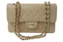 Load image into Gallery viewer, CHANEL シャネル マトラッセ23 ショルダーバッグ 6番台 Wフラップ ベージュ ラムスキン ゴールド金具 美品 中古 4c074370