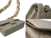 Load image into Gallery viewer, CHANEL シャネル マトラッセ23 ショルダーバッグ 6番台 Wフラップ ベージュ ラムスキン ゴールド金具 美品 中古 4c074370