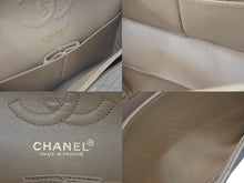 Load image into Gallery viewer, CHANEL シャネル マトラッセ23 ショルダーバッグ 6番台 Wフラップ ベージュ ラムスキン ゴールド金具 美品 中古 4c074370