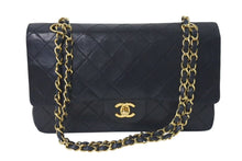 Load image into Gallery viewer, CHANEL シャネル マトラッセ25 Wフラップ Wチェーンショルダーバッグ 1番台 ラムスキン ココマーク ブラック ゴールド金具 美品 中古 4c074396