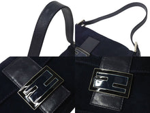 画像をギャラリービューアに読み込む, FENDI フェンディ マンマバケット ワンショルダーバッグ イタリア製 スウェード レザー ネイビー シルバー金具 美品 中古 4c074445