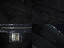 画像をギャラリービューアに読み込む, FENDI フェンディ マンマバケット ワンショルダーバッグ イタリア製 スウェード レザー ネイビー シルバー金具 美品 中古 4c074445