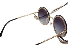 Load image into Gallery viewer, CHANEL シャネル 3連チェーン サングラス パール レザー ブラック レザー GP メタル OCH4245 ゴールド金具 中古 4c074460