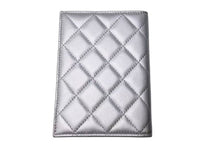 Load image into Gallery viewer, CHANEL シャネル Metallic Passport Holder メタリック パスポート ホルダー シルバー 14番台 美品 中古 4c074493