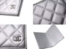 Load image into Gallery viewer, CHANEL シャネル Metallic Passport Holder メタリック パスポート ホルダー シルバー 14番台 美品 中古 4c074493