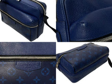 Load image into Gallery viewer, LOUIS VUITTON ルイヴィトン アウトドアメッセンジャーPM タイガラマ コバルト ショルダーバッグ M30242 PVC レザー 美品 中古 4c074518