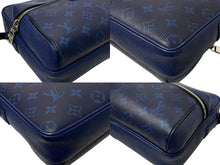 Load image into Gallery viewer, LOUIS VUITTON ルイヴィトン アウトドアメッセンジャーPM タイガラマ コバルト ショルダーバッグ M30242 PVC レザー 美品 中古 4c074518