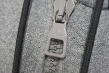 Load image into Gallery viewer, 極美品 LOUISVUITTON ルイヴィトン 21AW NBA ロゴ刺繍 パーカー RM211M ZMG HKY03W グレー ブルー レッド サイズXXL 中古 4c074608