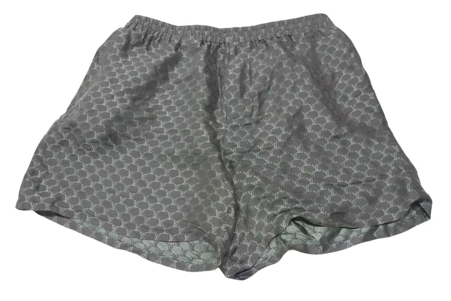 Louis Vuitton 黒ショートパンツ ブラック（黒）系 Louis Vuitton(ルイヴィトン) ショートパンツ